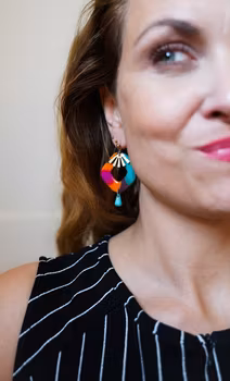 Solgnist - Øresmykker i Resinlakkert Polymerleire, Turkisperler og Messing