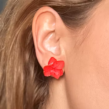 Hortensia Alv i Rødt–  Øresmykker Laget av Ekte Tørkede Hortensiablomster  og Ørestikker belagt med Ekte Sølv