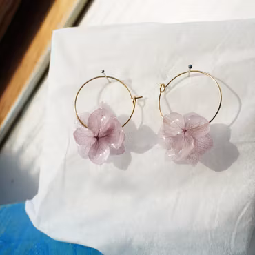 Hortensia Pixie Mauve – Gullbelagte Øreringer med Ekte Hortensiablomster