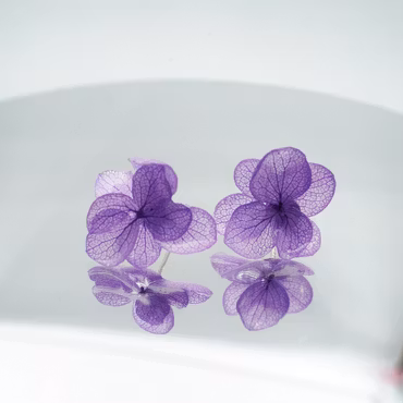Hortensia Alv Lilla- Øresmykker Laget av Ekte Hortensiablomster
