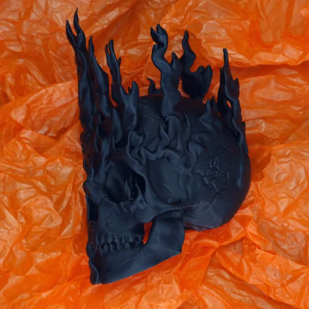 3D Printed Burning Skull in PLA – Ideal for Halloween Decor