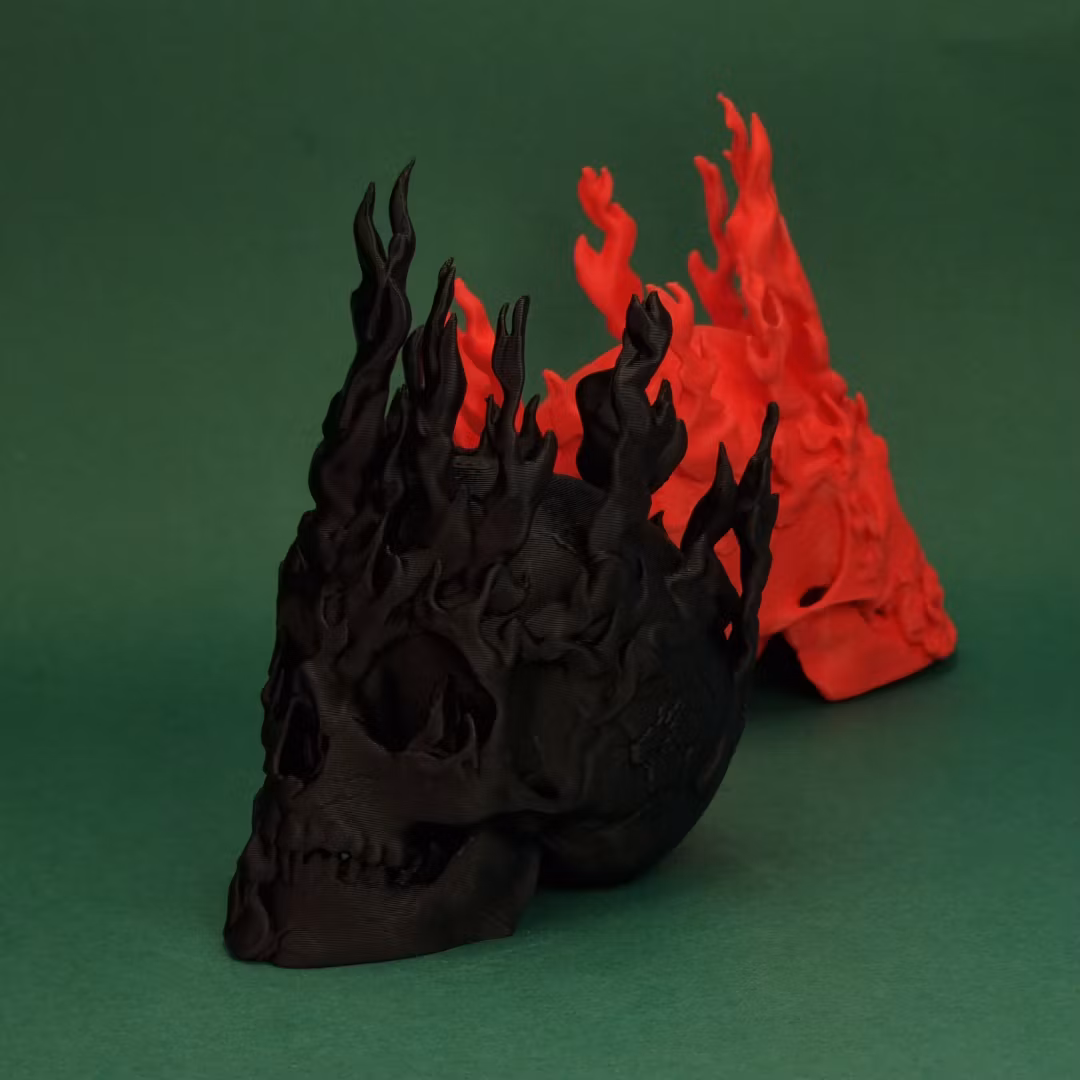 3D Printed Burning Skull in PLA – Ideal for Halloween Decor