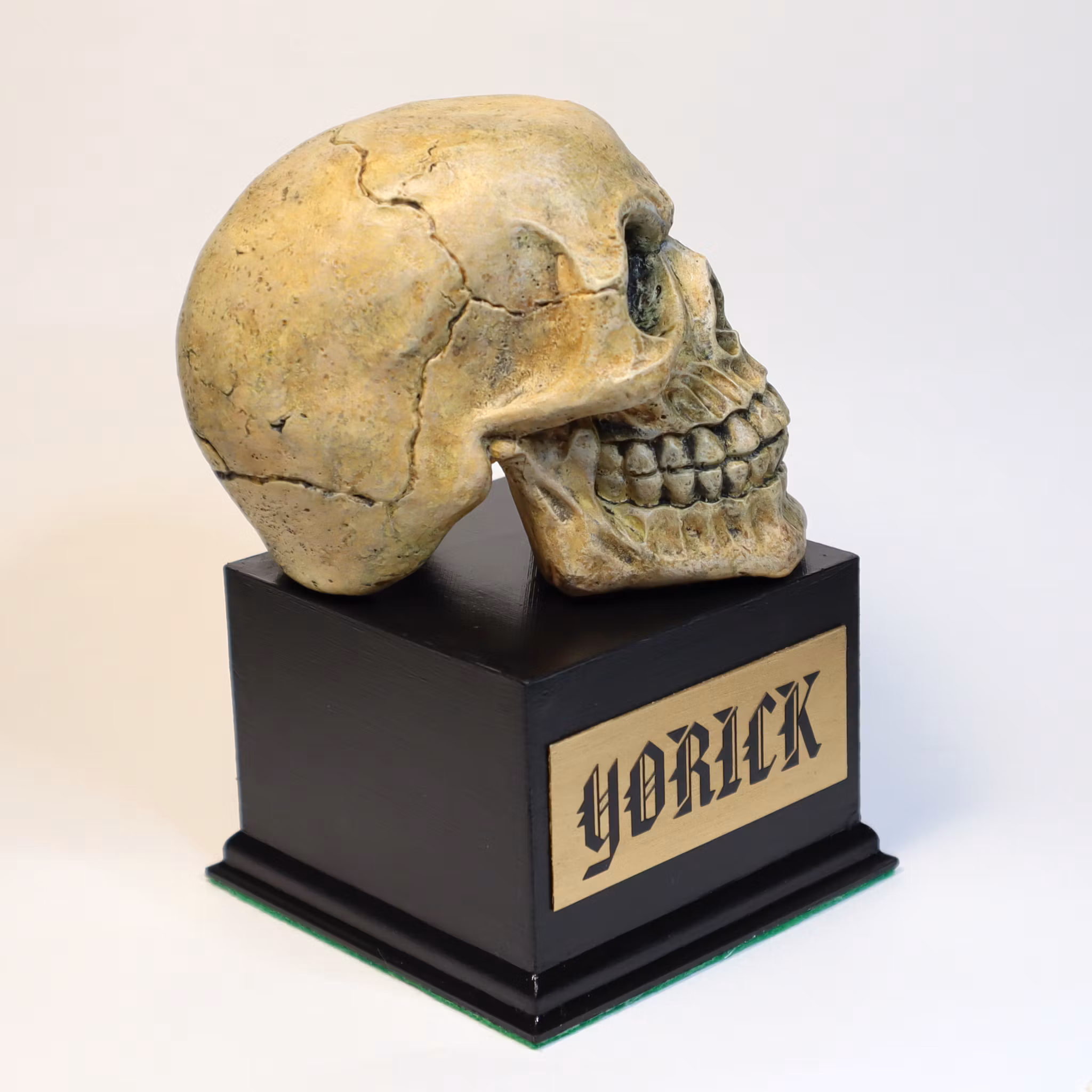Handmade Yorick - To be or not to be