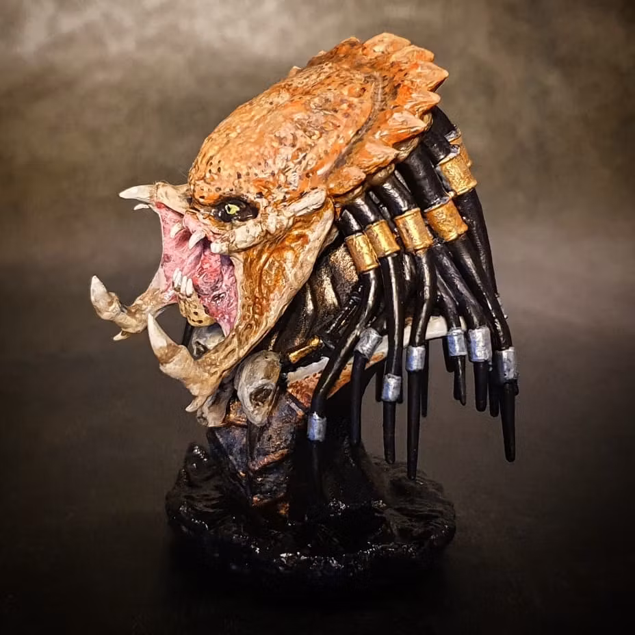 The Hunter – Sci-fi bust by Mortiza Birch