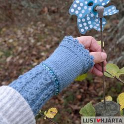 Stickade handledsvärmare DAGMAR - ull & alpacka - pärlor