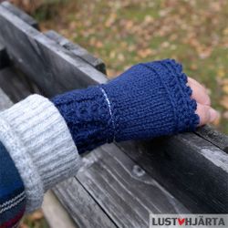 Stickade handledsvärmare DAGMAR - ull & alpacka - pärlor