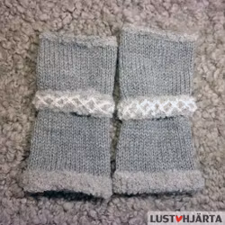 Stickade handledsvärmare RUNA - 100% ull