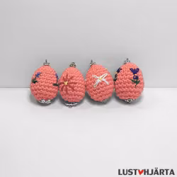 Virkat litet påskägg med dekoration