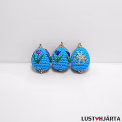 Virkat litet påskägg med dekoration