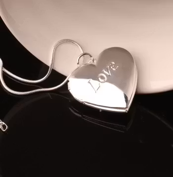 Silverpläterad  Hjärta Halsband med Love