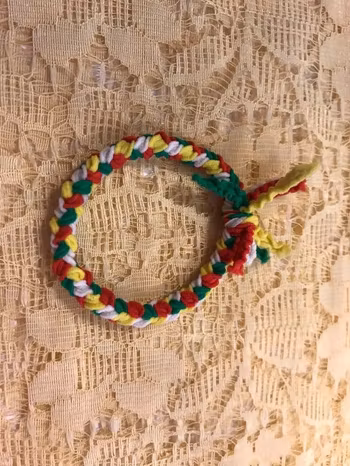 En Fin Handgjort Elastisk Hårsnodd /Armband