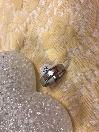 Underbar stål ring i snygg design, Stlk 21