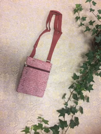 Axelväska med  Fackor för Nyckel, Telefon och Plånbok