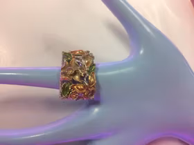 Vacker blommor ring med strass