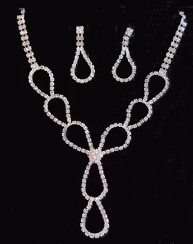 Ett vackert Glittrande och Gnistrande Strass-Halsband-set,