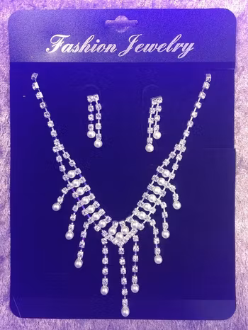 Ett vackert Glittrande och Gnistrande Strass-Halsband-set,