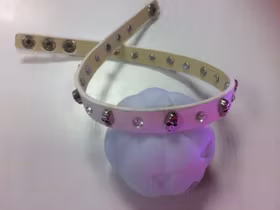 Halsband/Armband prydd med Skalle och kristaller