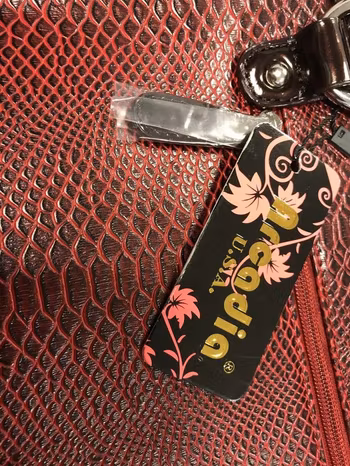 Super Snygg Hand Väska Med Diamanter, Rubiner och Smaragder
