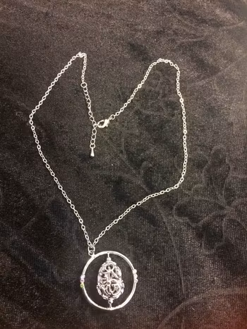 Vackert 3D Halsband med Strass