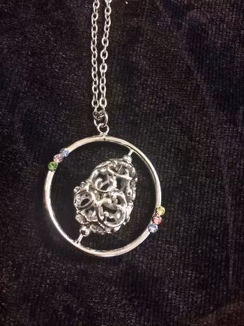 Vackert 3D Halsband med Strass