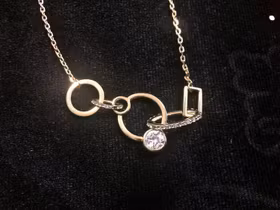 Vackert Halsband med Strass
