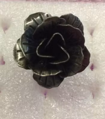 En Härlig Retro Blomma Ring