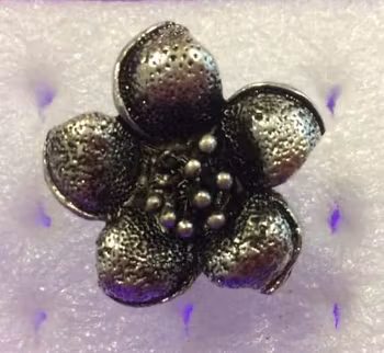 En Härlig Retro Blomma Ring