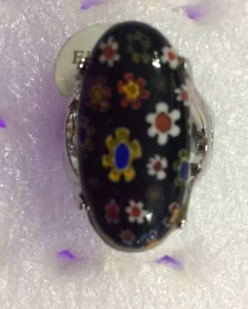 En Härlig Retro Blomma Ring
