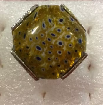En Härlig Retro Blomma Ring
