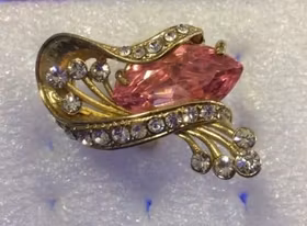 En Stor Härlig Ring med Strass