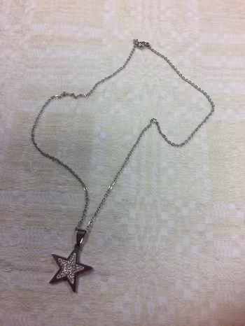 Vackert Halsband med Strass