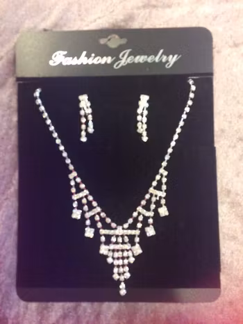 Ett vackert Glittrande och Gnistrande Strass-Halsband-set,