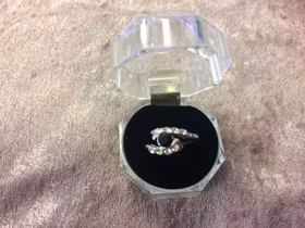 Snygga Ringa med Strass och Svarta Stenar