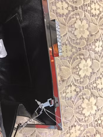 En Lysande Festväska / Aftonväska Clutch med Strass