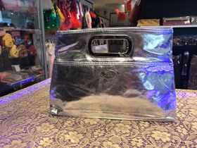 En Lysande Festväska / Aftonväska Clutch I Silver Färg