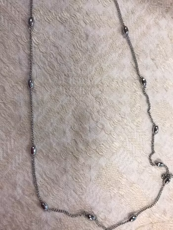 Halsband i Silverfärg