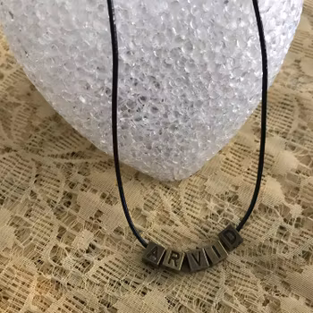 Retro Halsband med Svenska Pojkenamn
