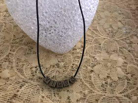 Retro Halsband med Svenska Pojkenamn