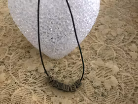Retro Halsband med Svenska Pojkenamn
