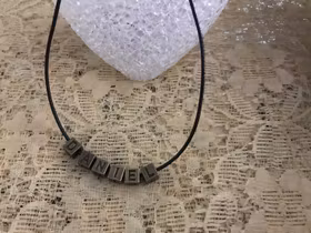 Retro Halsband med Svenska Pojkenamn