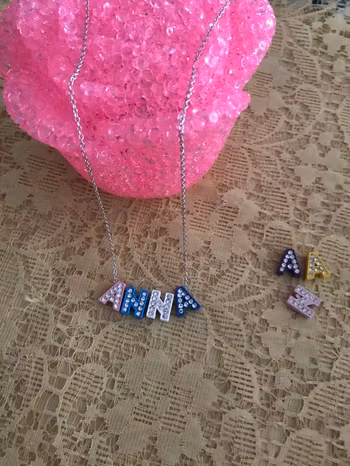 Strass Halsband med Svenskt Tjejnamn