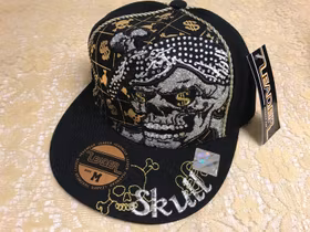 SKULL Broderi Keps med Glitter och Strass