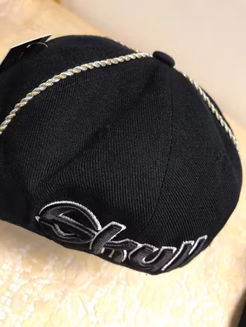 SKULL Broderi Keps med Glitter och Strass