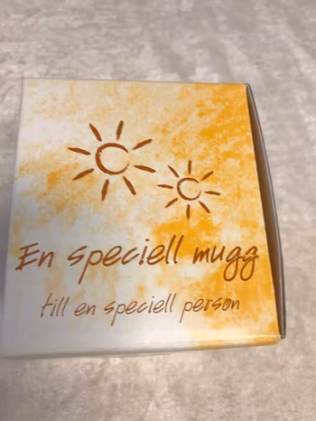 Roliga och Färgglada Porslin Muggar med Namn och Texter