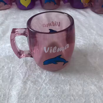 Roliga Akryl Muggar med Namn och Bilder