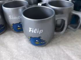 Roliga Akryl Muggar med Namn och Bilder