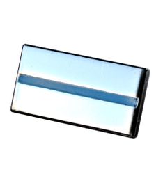 Pins med metallbakgrund