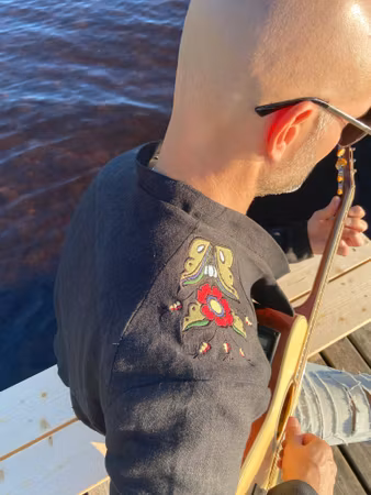 Linnéa kort svart linnejacka figursydd i herrmodell