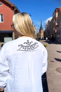 Krysmynta rak linneklänning i linnetyg, Finns i vit och dalablå.