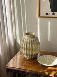 Vicke Lindstrand Art Deco set with Vase and Tray. 1930s.